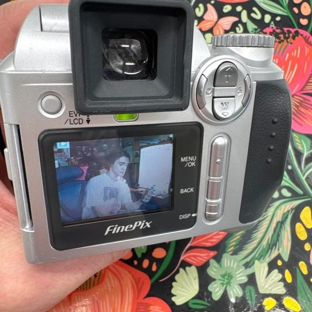 Fujifilm FinePix S3000 Digital Camera – Compact Point-and-Shoot Camera